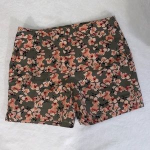 Cute Olive Green/Peach Floral Shorts